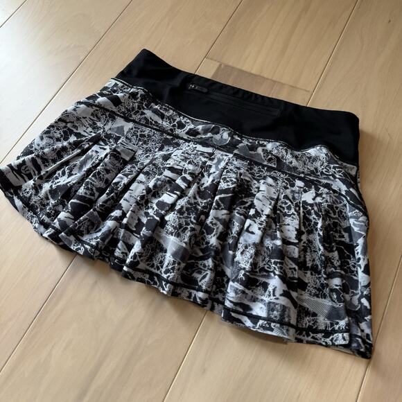 Lululemon Circuit Breaker Skirt 4 White Black Sportswear Athleisure Tennis - Picture 7 of 7